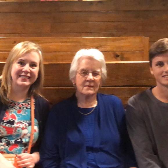 Meet your Posher, Carrie - Picture 1 of 1